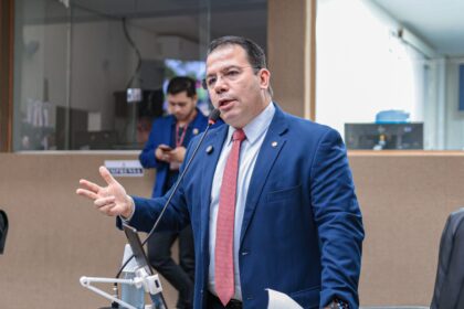 Wilker Barreto cobra soluções para energia elétrica e educação precária na comunidade indígena Vendaval
