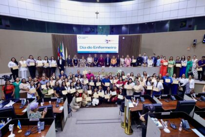 Yomara Lins homenageia profissionais da enfermagem em Reunião Solene na Câmara Municipal de Manaus