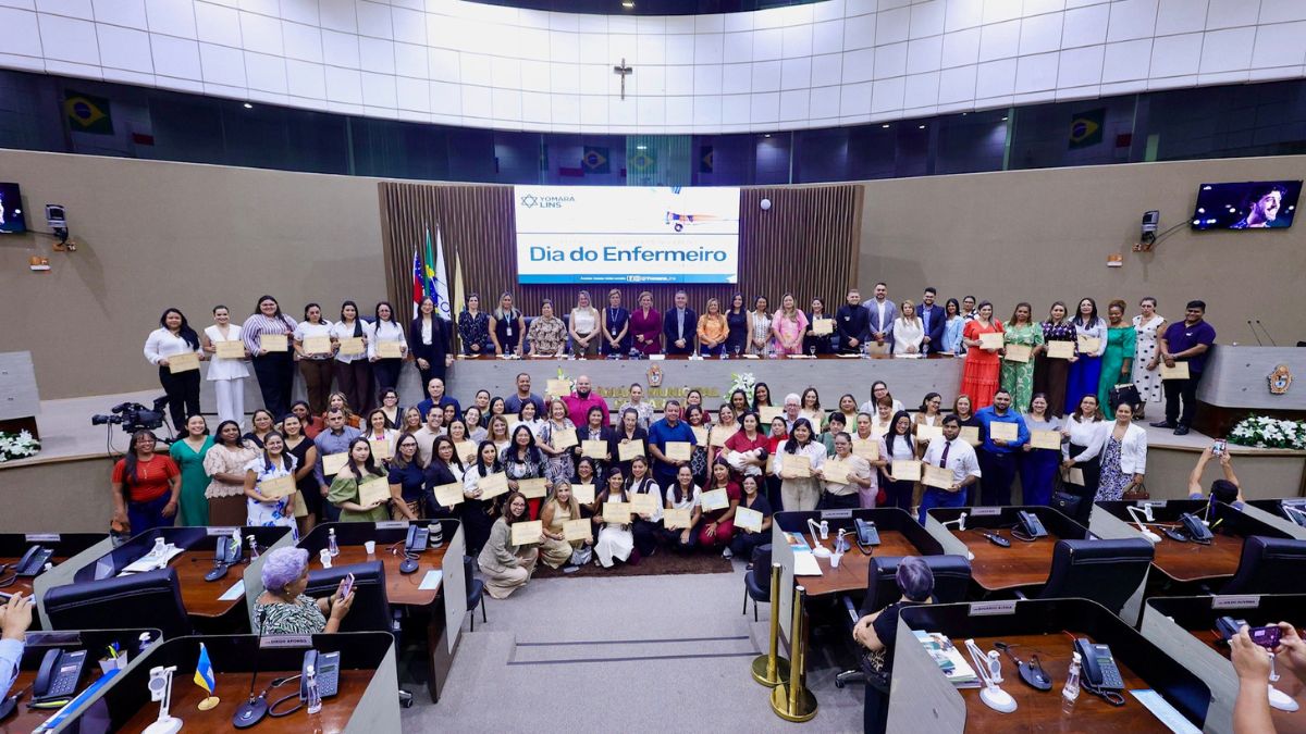 Yomara Lins homenageia profissionais da enfermagem em Reunião Solene na Câmara Municipal de Manaus