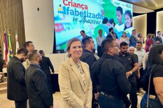 Yomara Lins representa Câmara de Manaus em encontro sobre alfabetização infantil