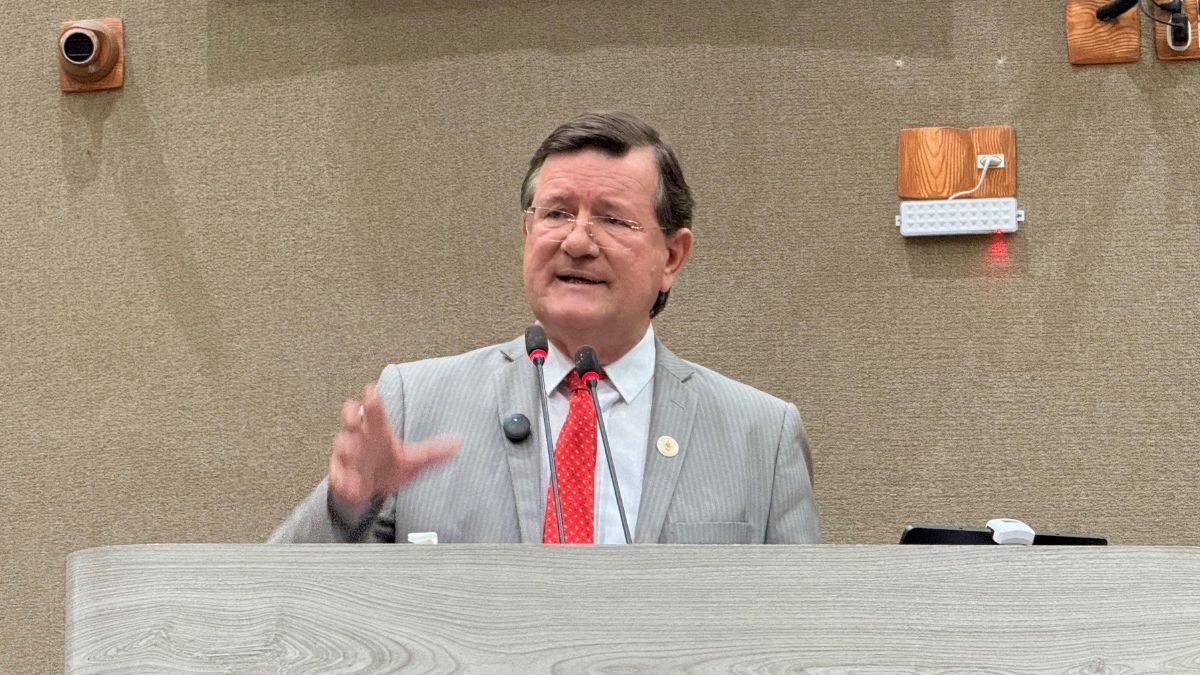 Zé Ricardo denuncia falhas em serviços públicos durante fiscalização na Cidade Nova, em Manaus