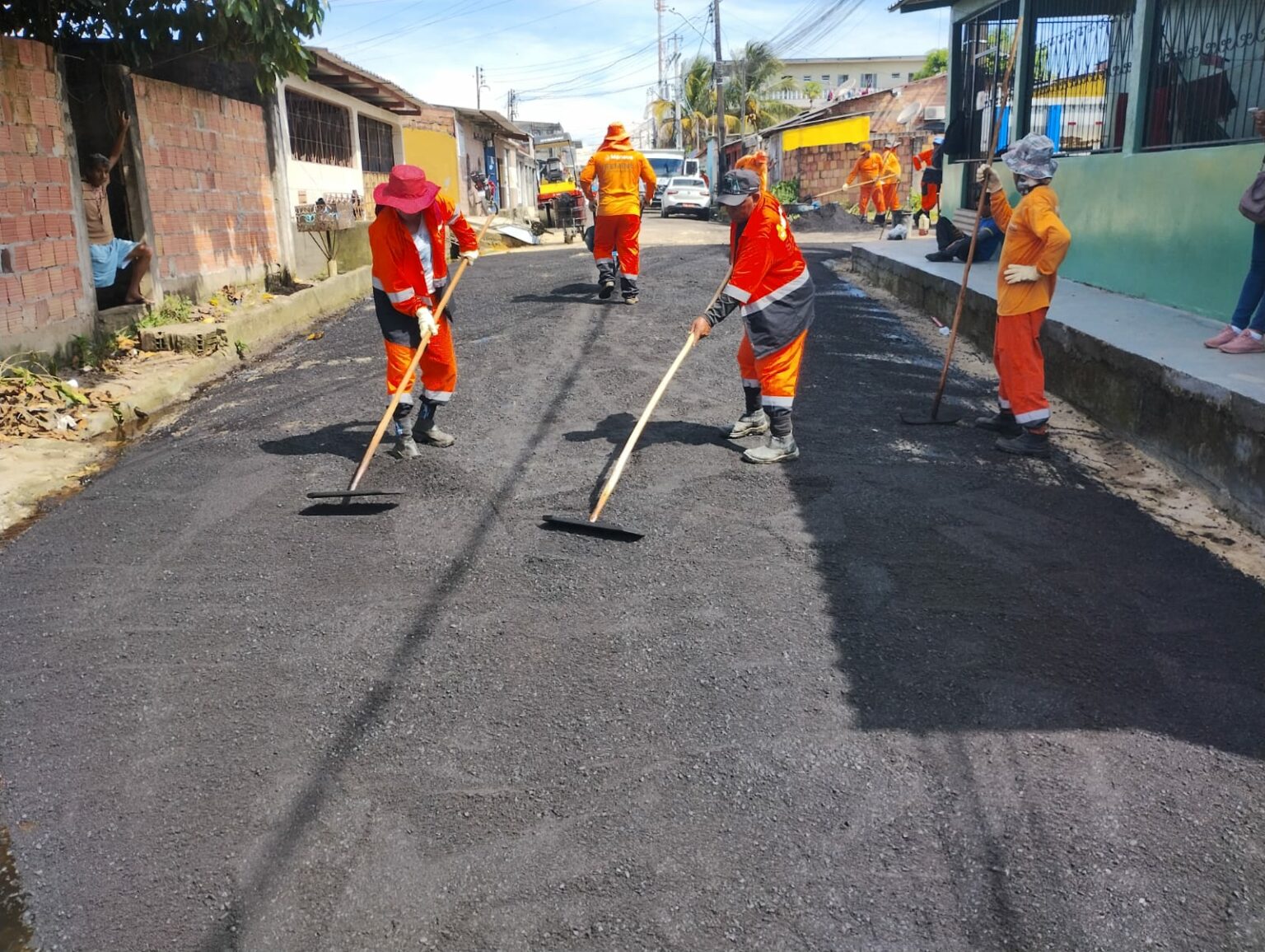 PMM realiza recuperação asfáltica na rua Tristão de Ataíde