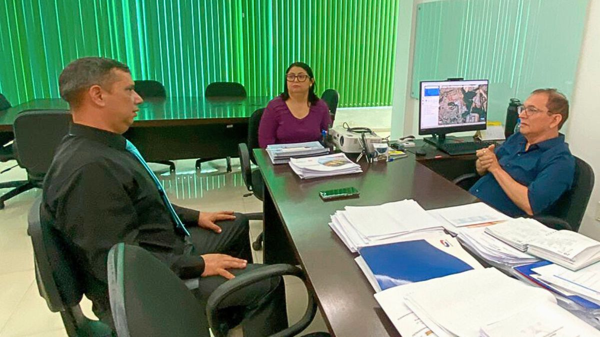 Vereador Carlos Pai Amado intermedia retorno de linhas de ônibus que atendem o bairro Nova Vitória