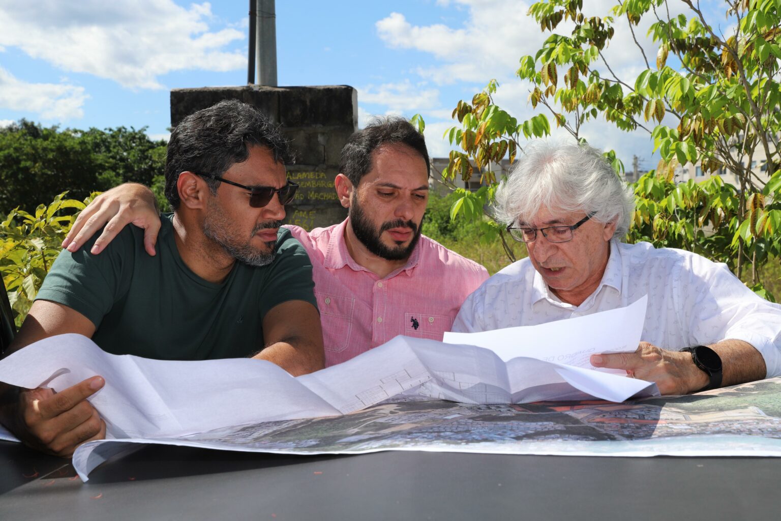 Prefeitura faz visita técnica com equipes do Implurb e Semed em área de nova escola municipal no Parque Mosaico