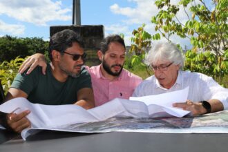 Prefeitura faz visita técnica com equipes do Implurb e Semed em área de nova escola municipal no Parque Mosaico