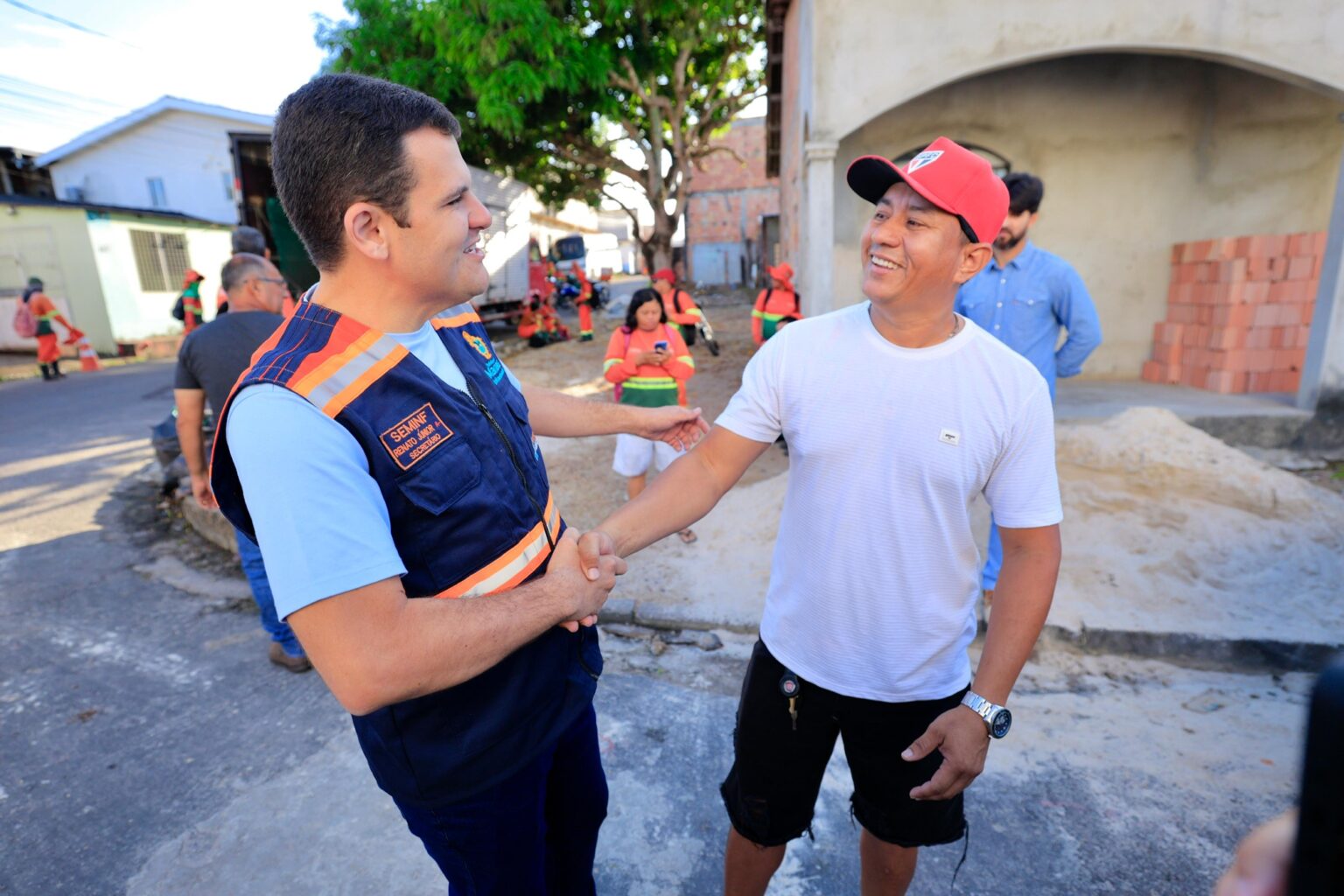 Vice-prefeito Renato Junior acompanha primeiras ações do ‘Mutirão no Bairro’ no Tancredo Neves Vice-prefeito Renato Junior acompanha primeiras ações do ‘Mutirão no Bairro’ no Tancredo Neves
