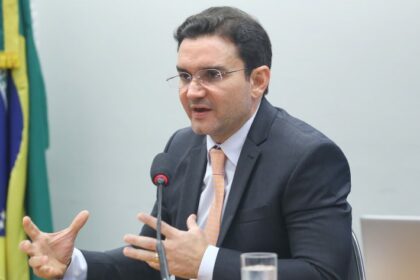 Ministro do Turismo participa de audiência na Câmara para apresentar planos para o setor