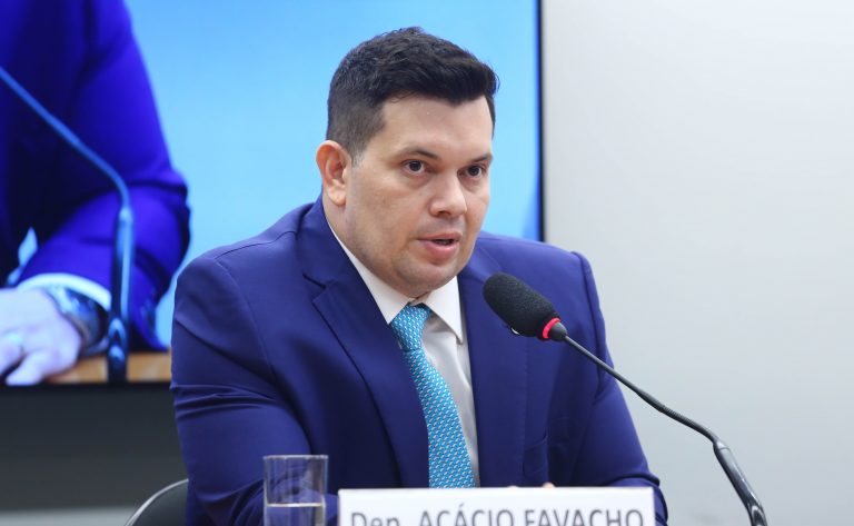 Comissão aprova projeto que amplia inclusão social por meio de contratações públicas