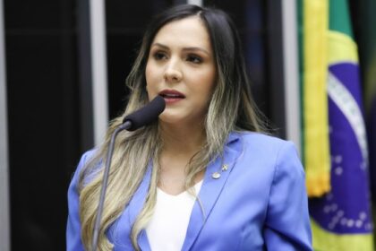 Comissão aprova regras para entrega de remédio em casa para pessoa idosa ou com deficiência