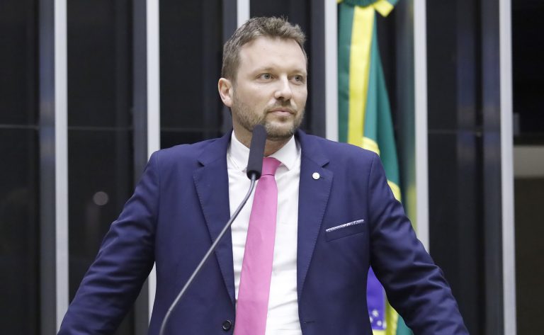 Entendimento do STF sobre conteúdo ilegal em redes sociais provoca polêmica no Plenário