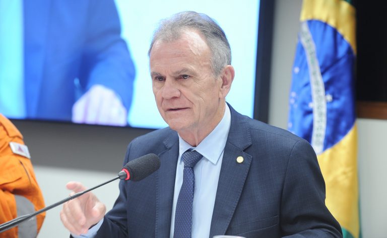 Comissão aprova regras para adoção de espaço público por entidade ou empresa