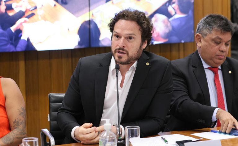 Projeto determina que os cursos de medicina veterinária sejam presenciais