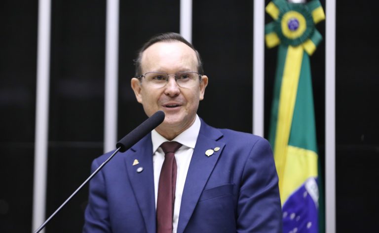 Comissão aprova equiparação de síndrome da pessoa rígida a deficiência