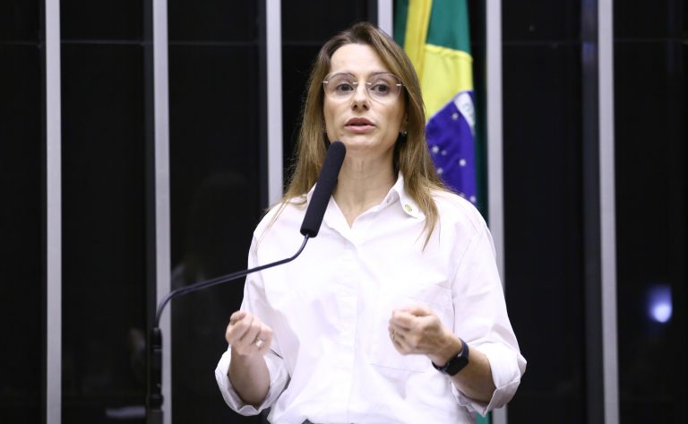 Comissão aprova inclusão de mãe ou pai atípico como segurados da Previdência com alíquota reduzida