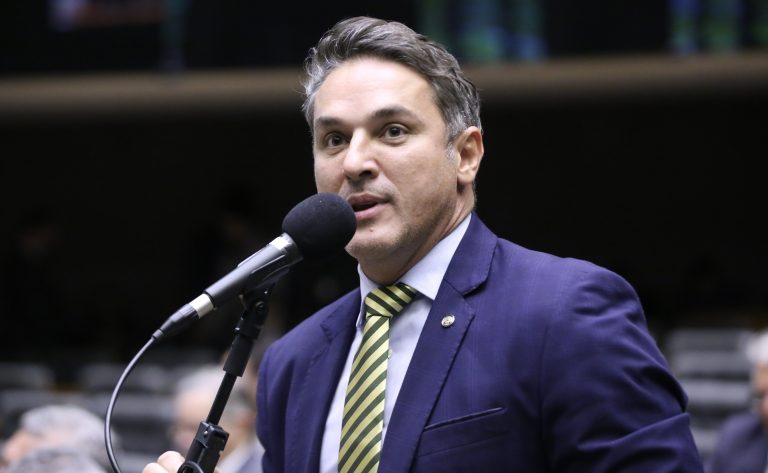 Projeto suspende decreto do governo que determinou aumento do IOF