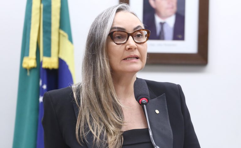 Projeto dobra benefício para compra de carro novo por pessoas com deficiência
