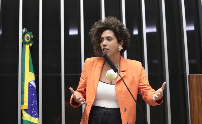 Projeto prevê proteção para trabalhadores diante de eventos climáticos extremos