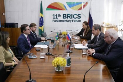 Fórum do BRICS: presidente da Câmara se reúne com delegações da Rússia e de Cuba