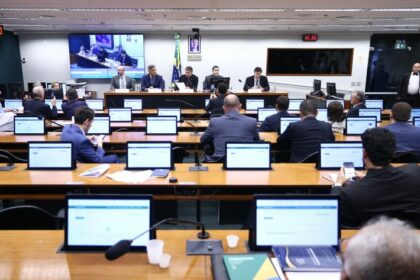 Debatedores criticam proposta de aplicação de regras da União na previdência nos municípios