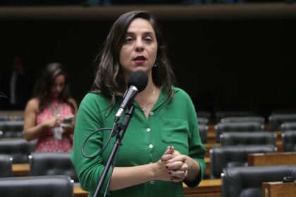Comissão aprova relatório com sugestões para diminuir impactos de desastres climáticos na educação