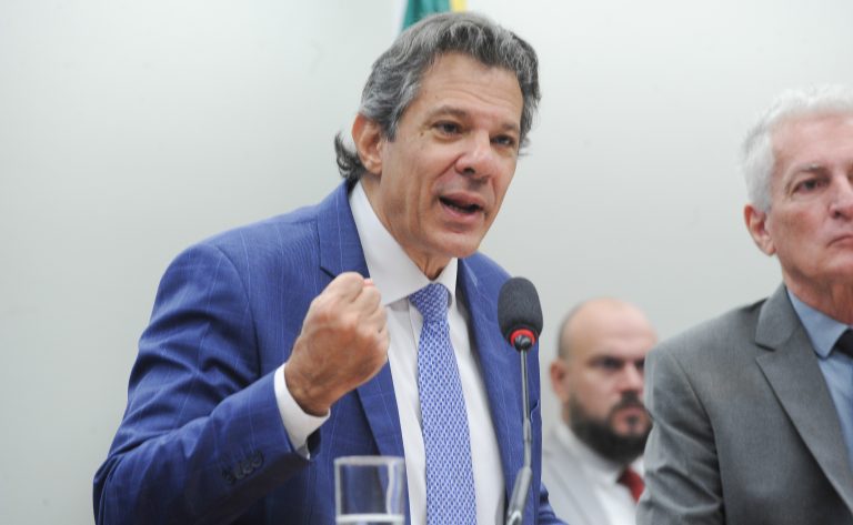 Ministro da Fazenda defende projeto do Imposto de Renda e tributação de títulos de investimento