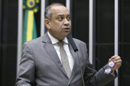 Câmara aprova projeto que aumenta pena para porte de arma de uso proibido