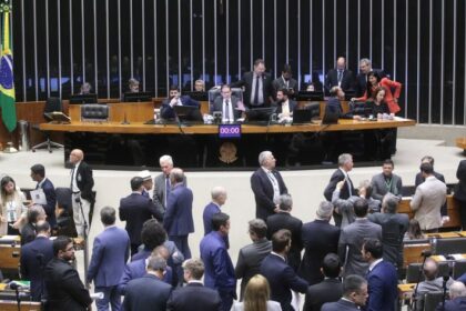 Câmara aprova pedido de urgência para projeto que suspende aumento do IOF