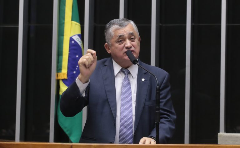 Deputados aprovam urgência para projeto que altera a tabela do Imposto de Renda