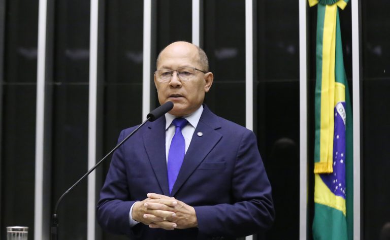 Câmara aprova projeto que suspende aumento do IOF