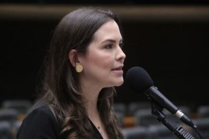 Câmara aprova projeto que denomina Sala Miguel Arraes a sala de reunião do Colégio de Líderes