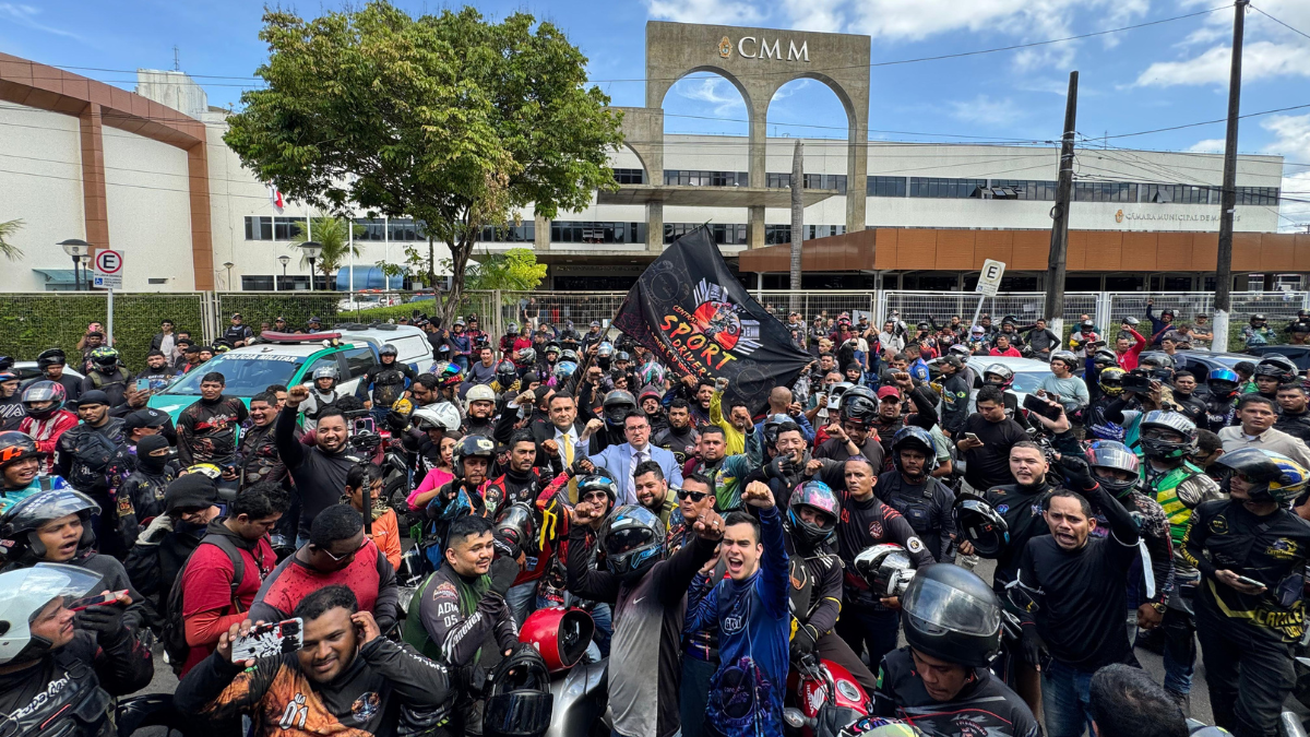 Vereador Rodrigo Guedes apoia motoristas de aplicativo em manifestação na CMM