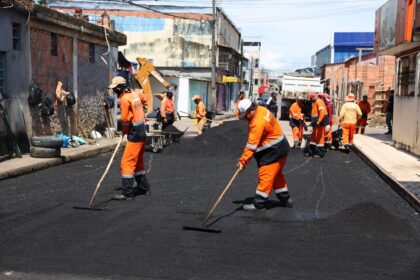 Prefeitura realiza serviços de manutenção asfáltica no Alvorada