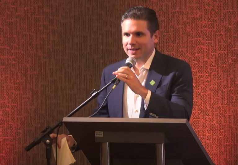 Motta reafirma compromisso da Câmara em aprovar propostas para reduzir custo Brasil