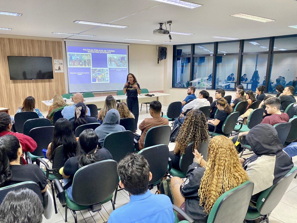 PMM participa de palestra sobre marketing urbano na UEA