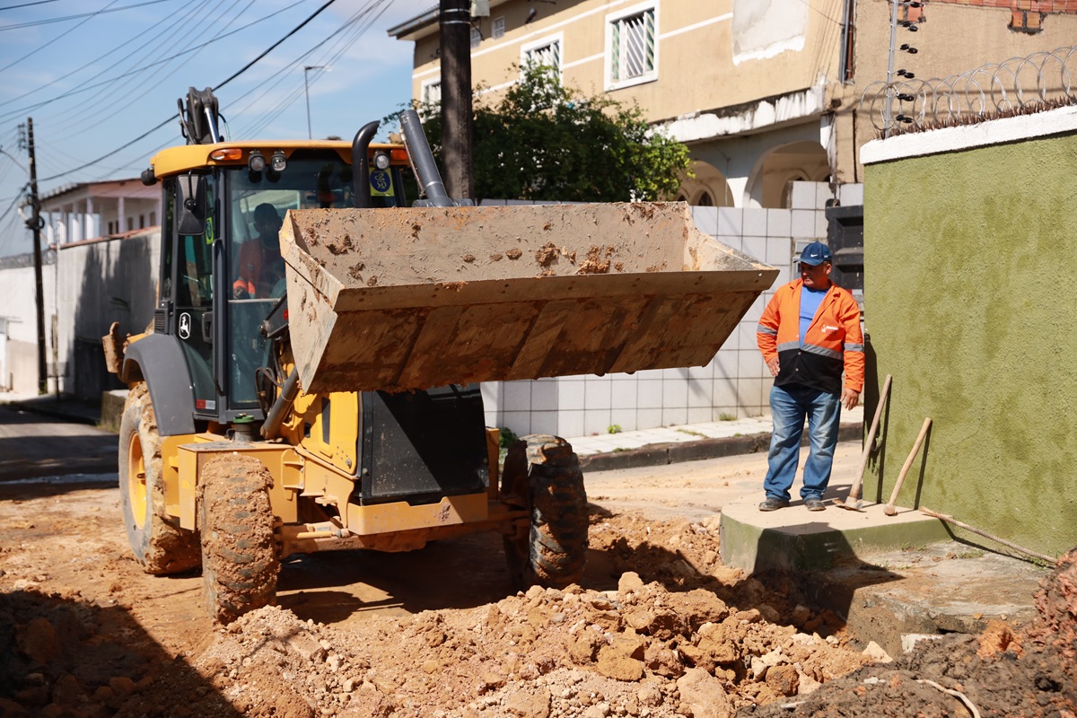 PMM realiza manutenção em rede de drenagem no bairro Japiim