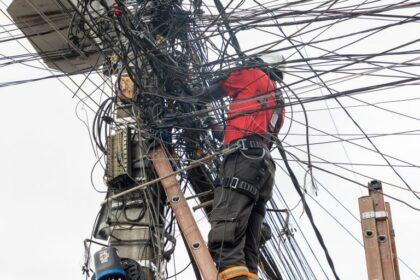 Audiência na Câmara debate normas para cabos aéreos nos postes das cidades