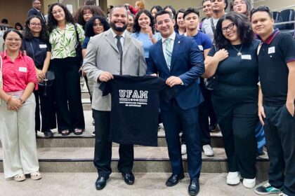 Vereador Saimon Bessa recebe estudantes da UFAM em visita técnica na CMM
