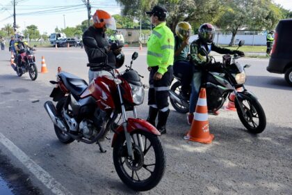 Operação da Prefeitura fiscaliza veículos pesados e motocicletas