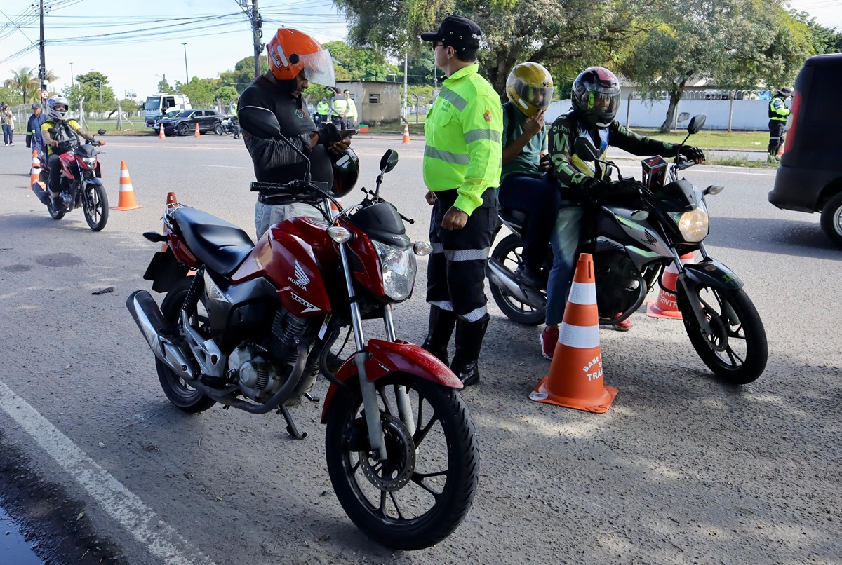 Operação da Prefeitura fiscaliza veículos pesados e motocicletas