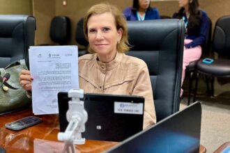 PL de Yomara Lins que obriga divulgação do Disque 188 avança na CMM
