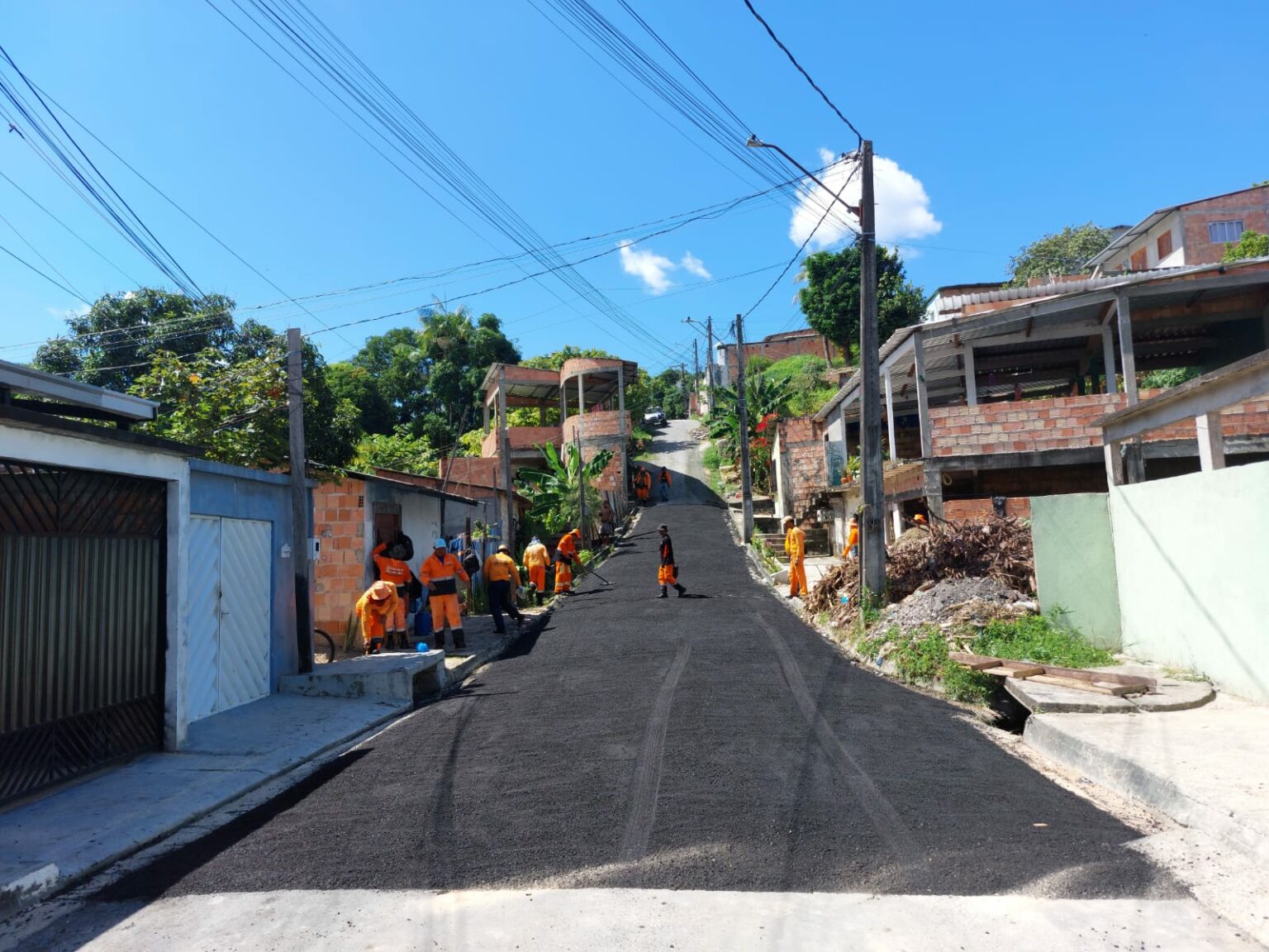 Recuperação de rua na comunidade Novo Reino