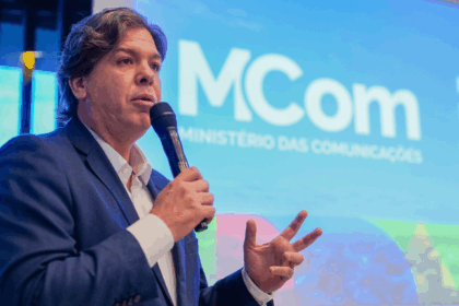 Ministro das Comunicações participa de debate sobre regulamentação de redes sociais na Câmara