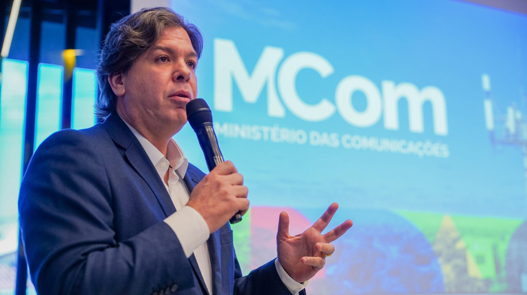 Ministro das Comunicações participa de debate sobre regulamentação de redes sociais na Câmara
