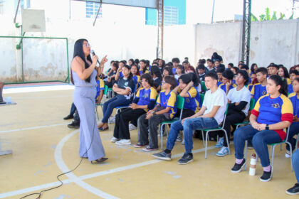 Escola da Prefeitura de Manaus recebe projeto ‘OAB vai à Escola’ com palestra sobre cidadania e bullying