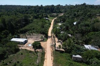 Prefeitura de Manaus inicia novas frentes de obras para pavimentação de ramais na zona rural e beneficia famílias produtoras