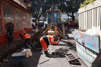 Ação da Prefeitura de Manaus previne alagamentos com desobstrução de bueiros no Centro – Prefeitura Municipal de Manaus