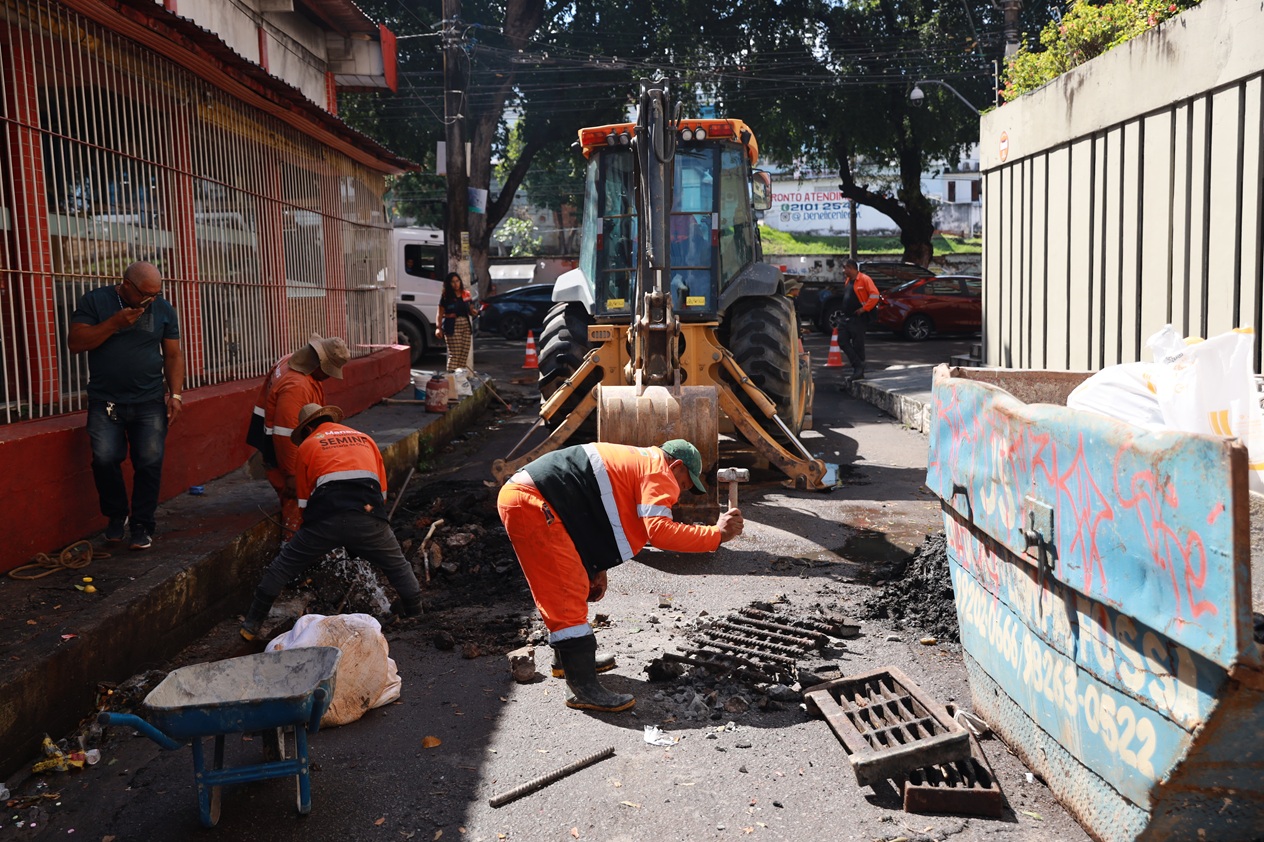 Ação da Prefeitura de Manaus previne alagamentos com desobstrução de bueiros no Centro – Prefeitura Municipal de Manaus