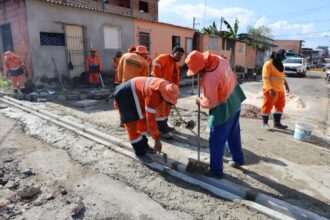 Prefeitura realiza implantação de canaletas na comunidade Bairro Novo e reforça infraestrutura viária na área
