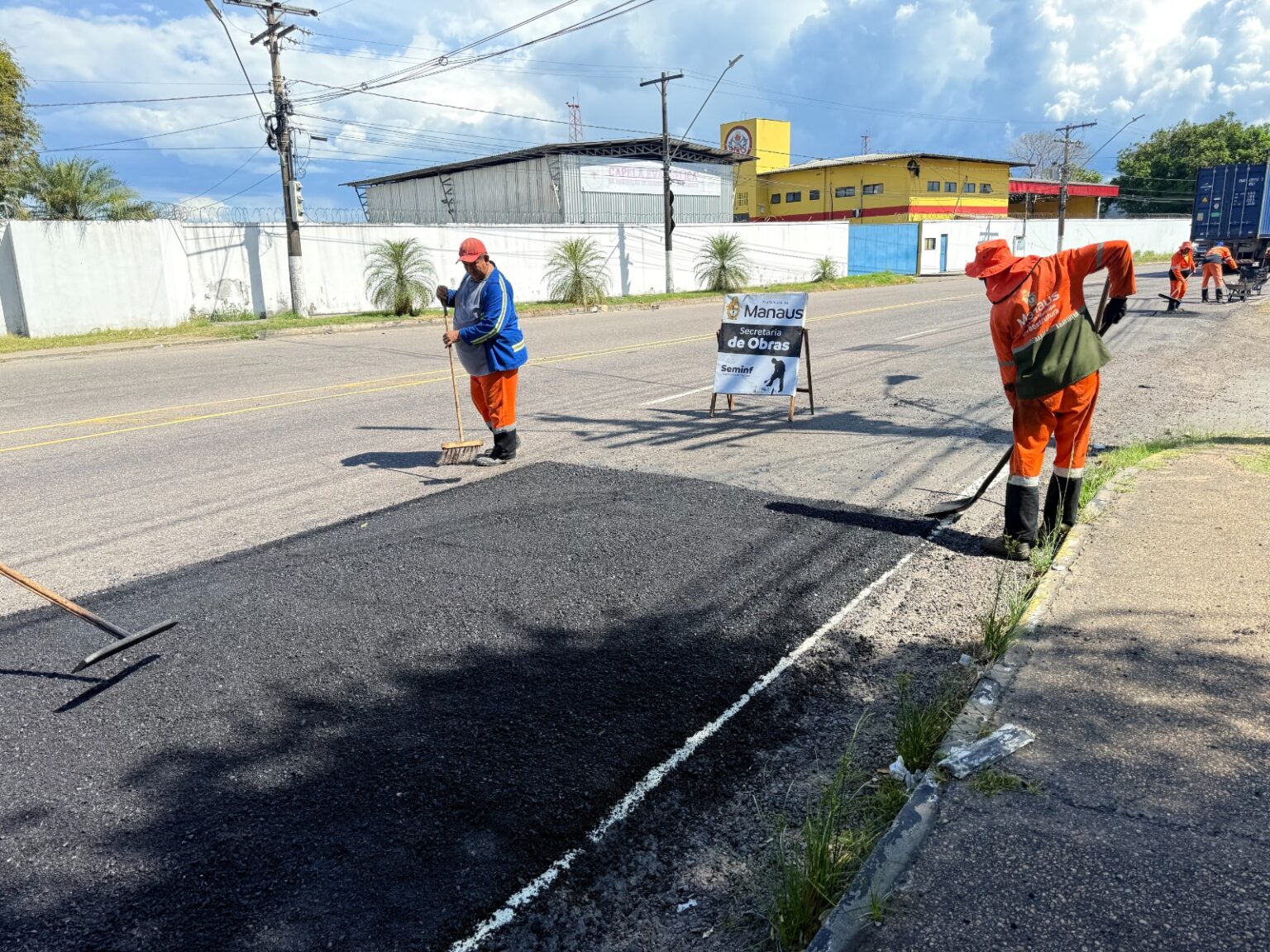 Prefeitura avança na recuperação asfáltica no bairro São Lázaro