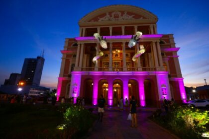 Acendimento das luzes do Teatro Amazonas marca início do ‘Agosto Lilás’ no Estado nesta sexta-feira, 1º/8